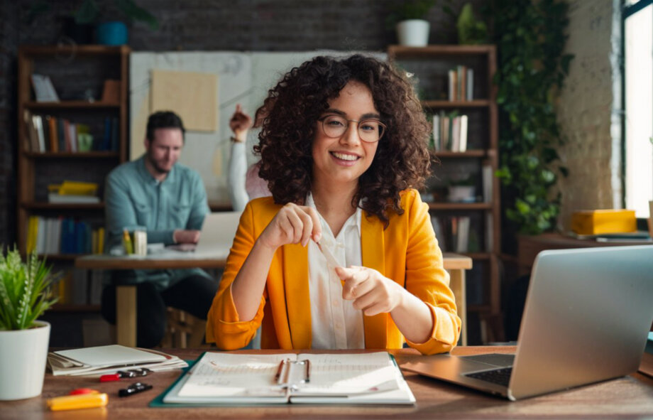 woman-sits-table-with-laptop-man-her-is-looking-her